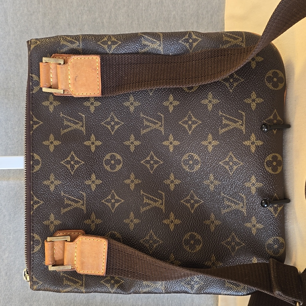 Louis Vuitton Bosphore Pochette Crossbody Bag - Picture 3 of 10